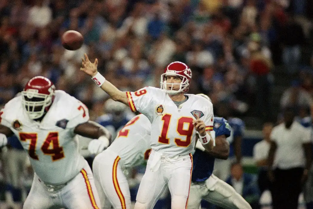 Joe Montana Traded To Chiefs in 1992