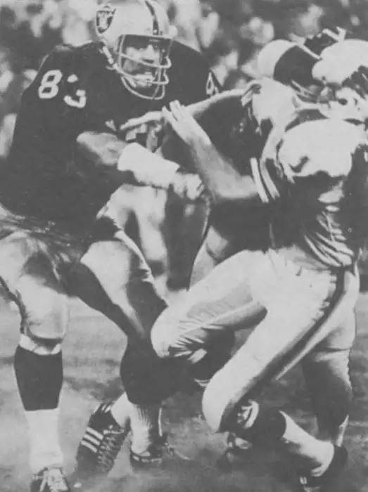 Raider Legend Ben Davidson Sack An Opposing Quarterback