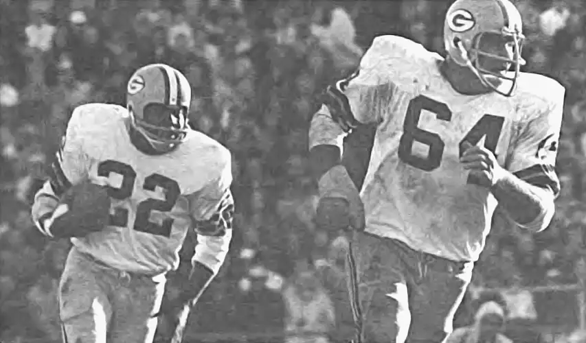 Jerry Kramer Leads Elijah Pitts - 1960s Era Packers Football