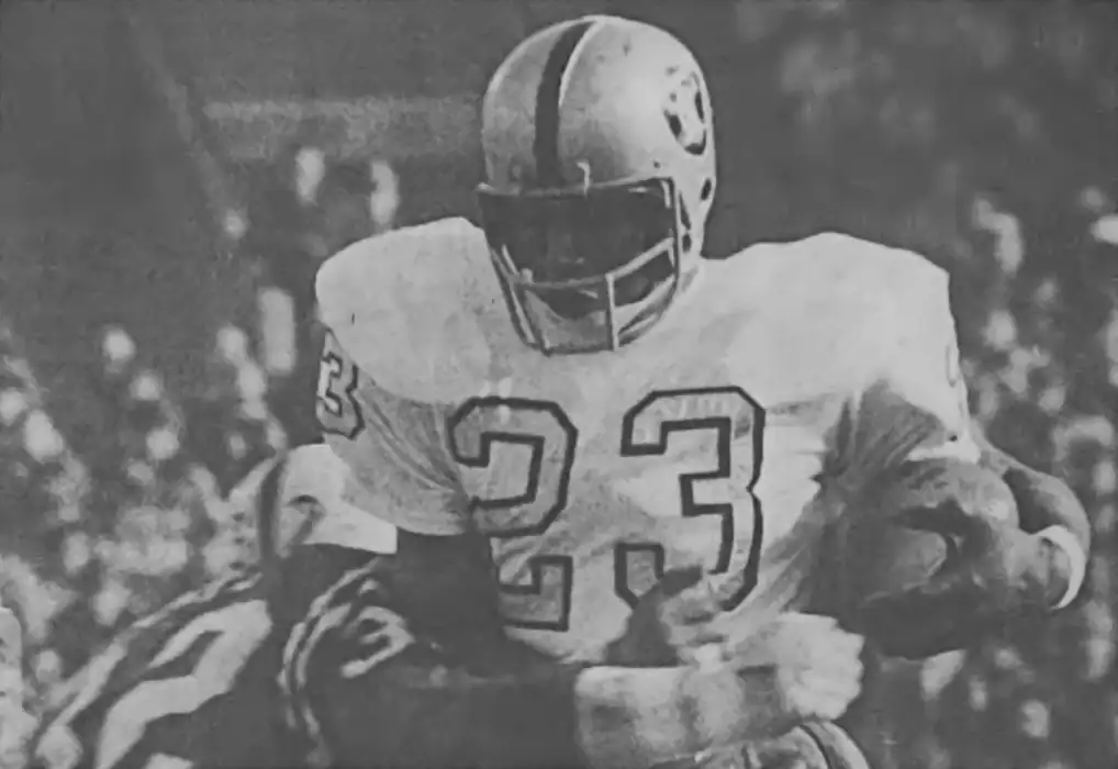 Mike Curtis wraps up Raider Charlie Smith - 1970 AFC Playoffs