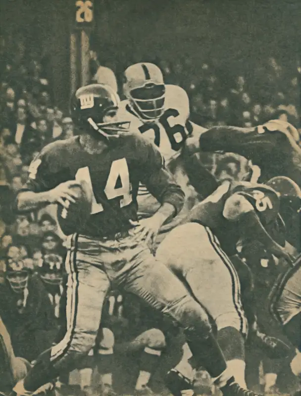 YA Tittle, NY Giants with Big Daddy Lipscomb Rushing - 1961 NFL Action
