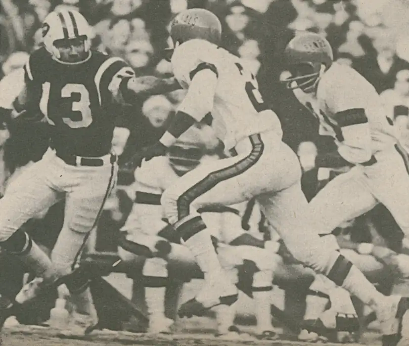 We think this is from an AFL game in 1969 - Don Maynard had had 47 catches on the year for 938 yards (a 20.0 YPC average) and 6 scores. In this game he had 8 for 137 receiving yards in a 40-7 Jets win. Named AFL All League and East Squad All Star.