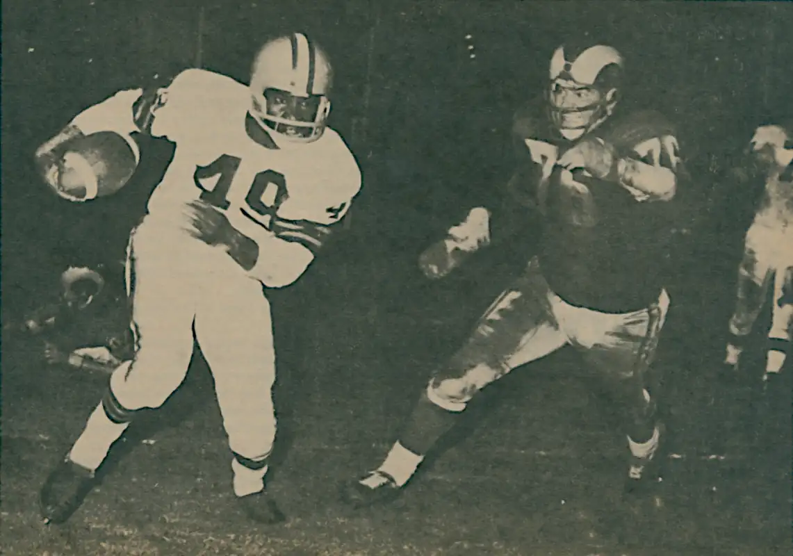 1961 was Bobby Mitchell's last year in Cleveland. After 4 very successful seasons as a Brown he would join the Washington Redskins were he would play another 7 seasons and be named to the Fall of Fame in 1983. Here that's Ram John LoVetere closing in on him.
