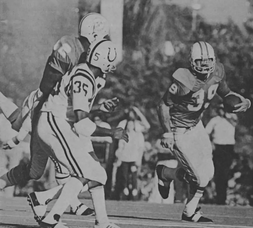In 1971, Larry Csonka had 1051 rushing yards with a league-high 5.4 Yards-per-Carry average. Here he goes wide against Jim Duncan of the Baltimore Colts. Duncan was Baltimore's 4th-round draft pick in 1968 from the University of Maryland-Eastern Shore. He played 3 seasons for the Colts as Return Man and Defensive Back. He was traded to New Orleans in 1972 but failed to make the team. After experiencing personal problems after football he committed suicide under very controversial circumstances. He reportedly shot himself - at the Police Station.