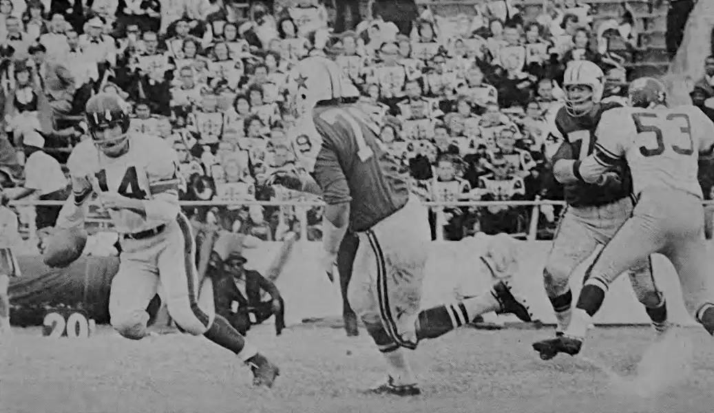 The Giants YA Tittle Picks Up Yards on the Dallas Cowboys Defense in 1963