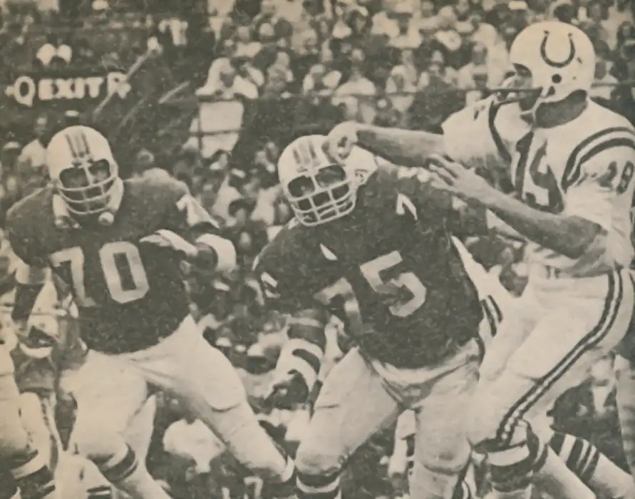 Johhny Unitas Passes vs Miami Dolphins in the 1971 AFC Championship Game