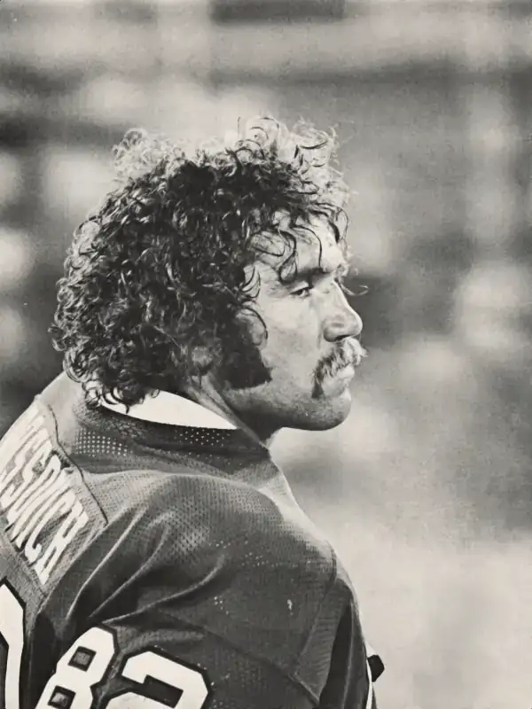 Eagles Linebacker Tim Rossovich Gives the Side Look