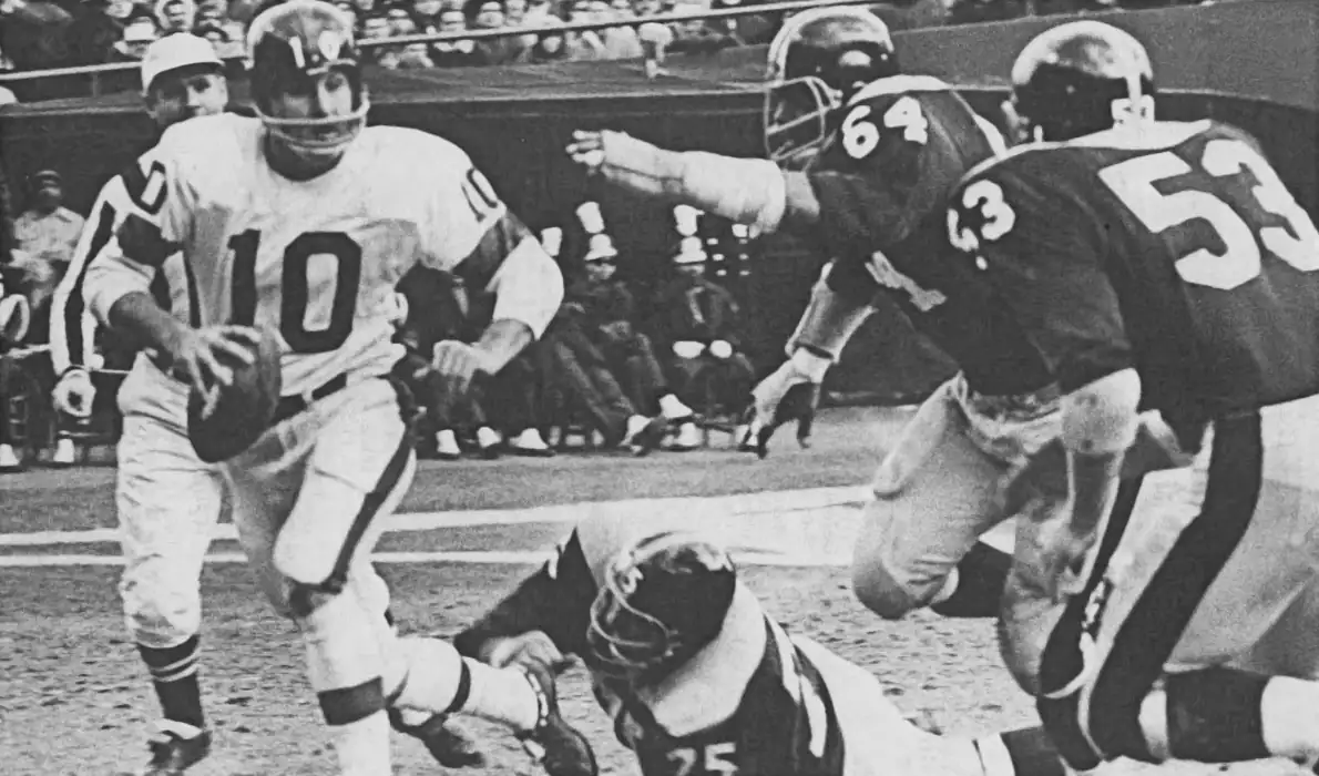 Late 1960s Giants & Steelers. Fran Tarkenton puts those scrambling powers to use as the Steelers defense bring the heat. That's linebacker John Campbell, #53 and Chuck Hinton, #64.
And I don't think that's Joe Greene nipping at Tarkenton's heels. I think it's Ken Kortas - the last Steeler to wear #75 before Mean Joe.