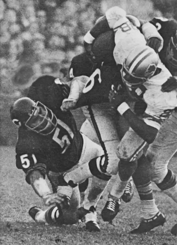 Dick Butkus and the 1970 Chicago Bears Defense Stop Lion Charlie Sanders
