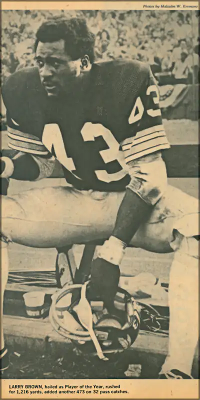 From a Dell Sports publication from 1973 - the API Offensive Player of the Year & League MVP Larry Brown gets a breather on the Redskins sideline. He tallied up 1689 Total Yards from scrimmage - the most in 1972 while his 1216 rushing yards was #2 and his 12 Total TDs was tied for 3rd,